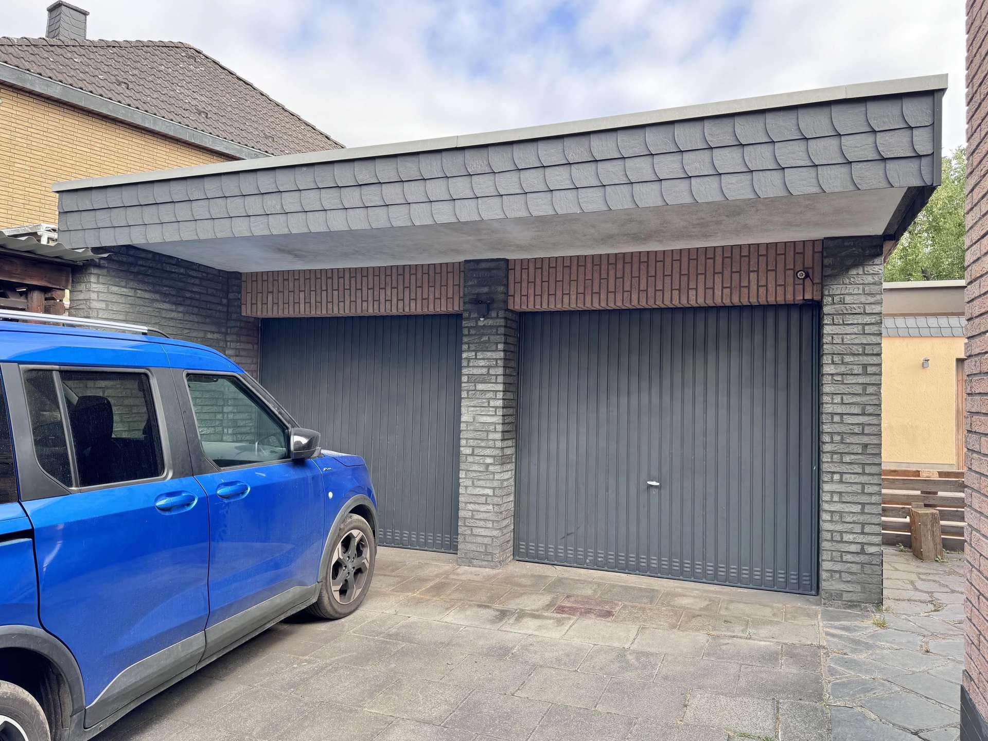 PROVISIONSFREI: Bungalow, Doppelgarage, Nebengeb&auml;ude, herrlicher Fernblick